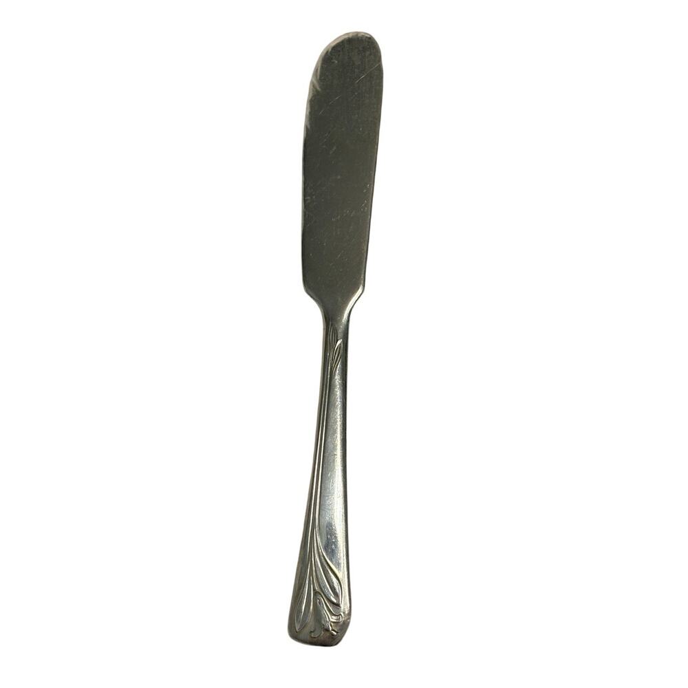 Vintage Embassy Silverplate Magic Lily Butter Knife
